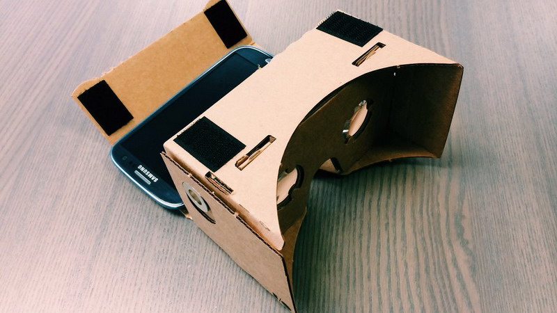 Как сделать полноценный шлем виртуальной реальности из коробки от пиццы, смартфона, и деталей за 21 доллар